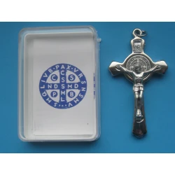 Krzyż metalowy z medalem Św.Benedykta 8 cm + pudełko